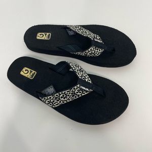 Teva Womens Size 7 Mush Flip Flop Sandals NEW